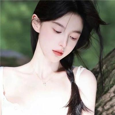 她在这里